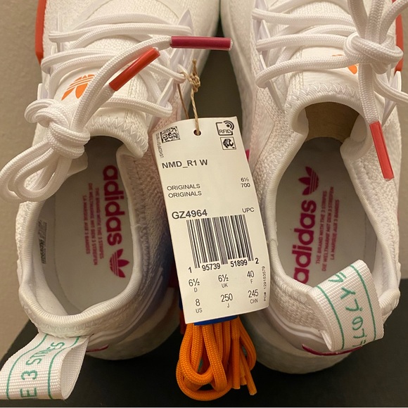 Women’s Adidas NMD_R1 - Picture 4 of 10